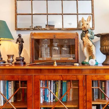 Apartamento Outstanding Antique 1Br Flat In Soho Londres Exterior foto